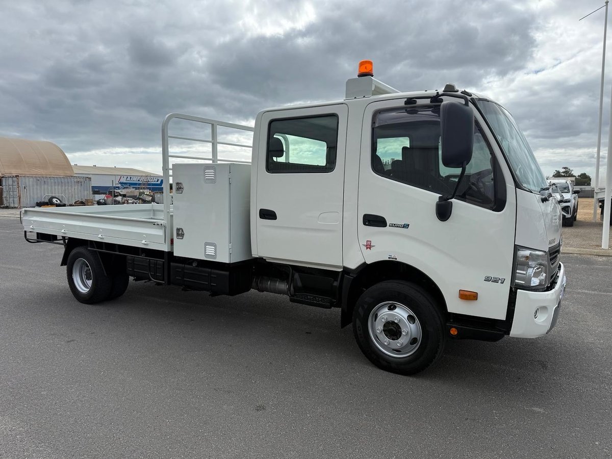 2016 Hino 300 Series 921 image 8