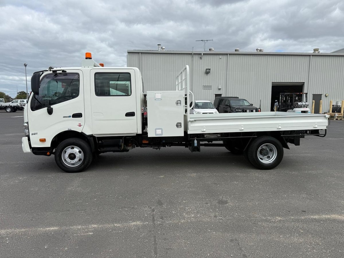 2016 Hino 300 Series 921 image 5
