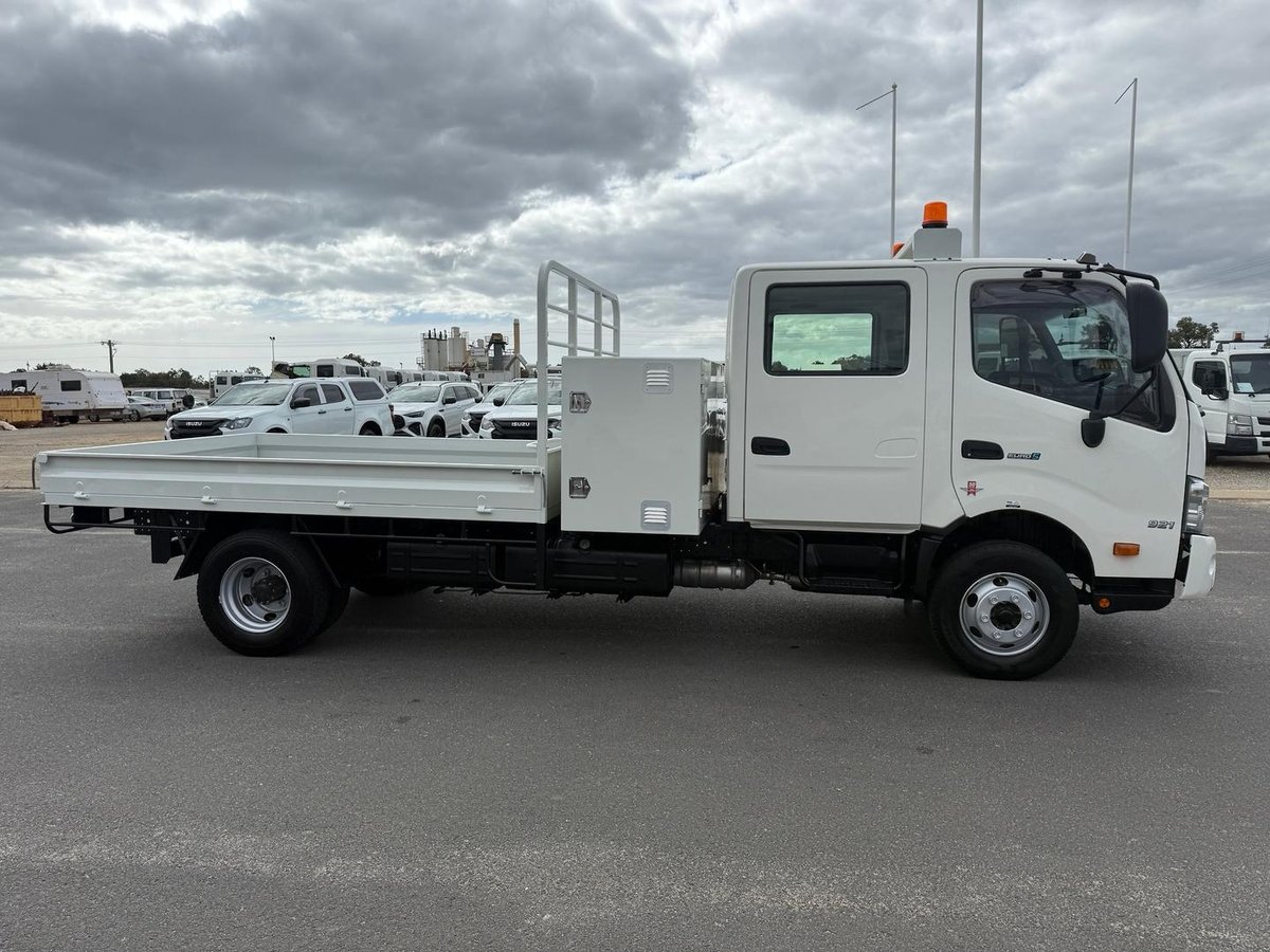 2016 Hino 300 Series 921 image 10