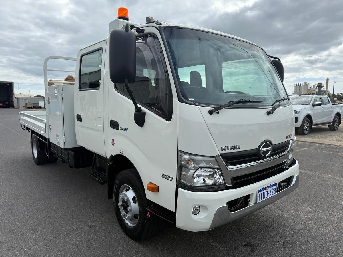 2016 Hino 300 Series 921 image 6