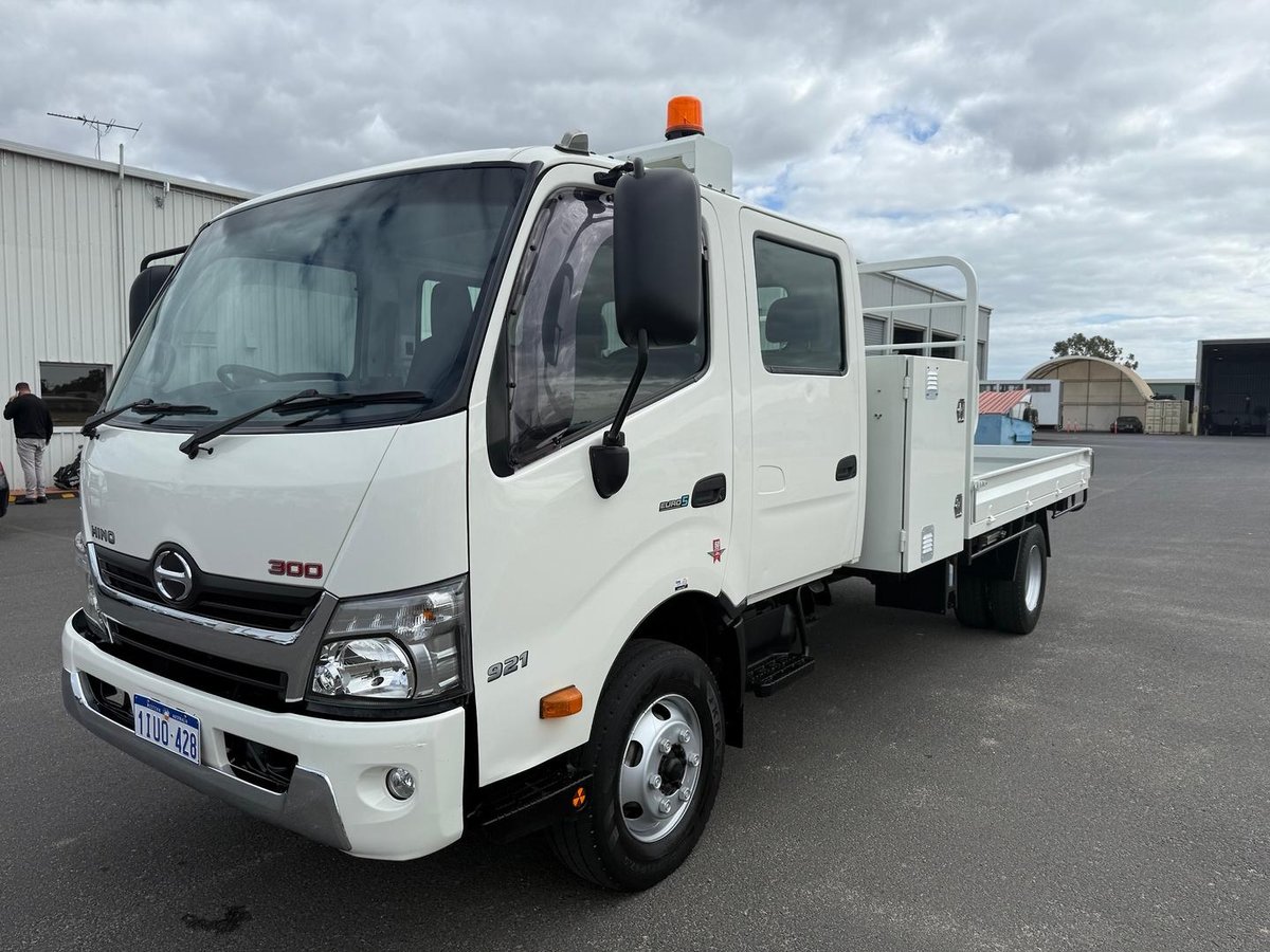 2016 Hino 300 Series 921 image 2