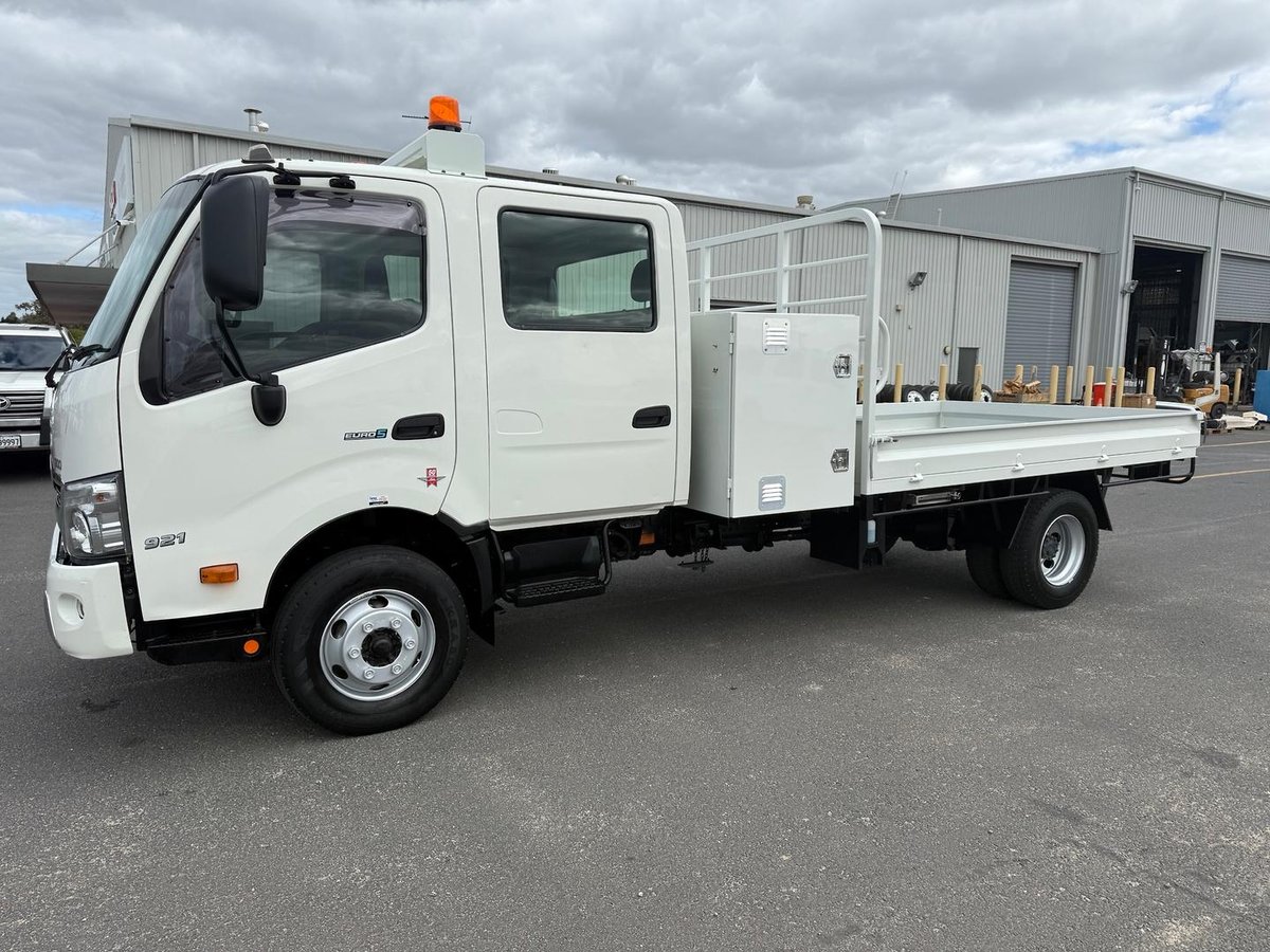 2016 Hino 300 Series 921 image 3