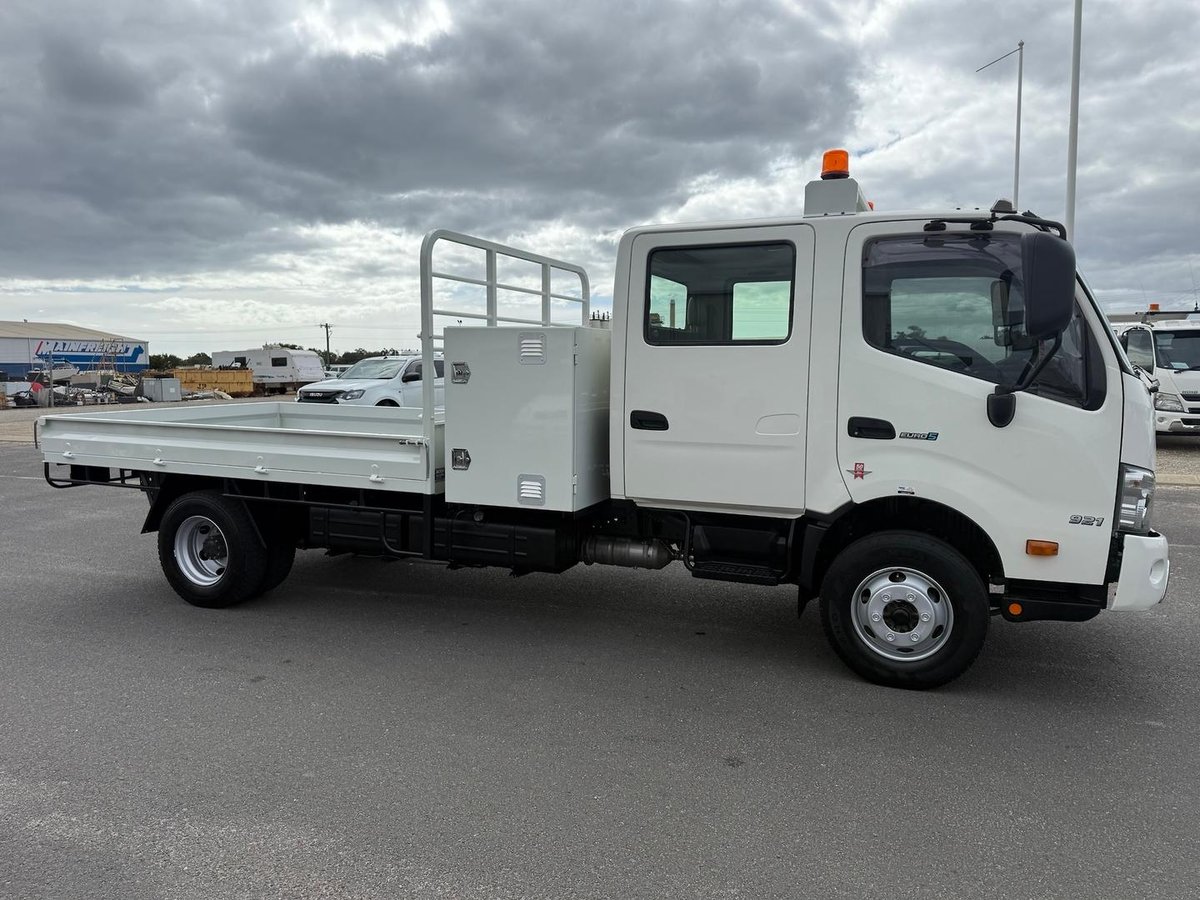 2016 Hino 300 Series 921 image 9