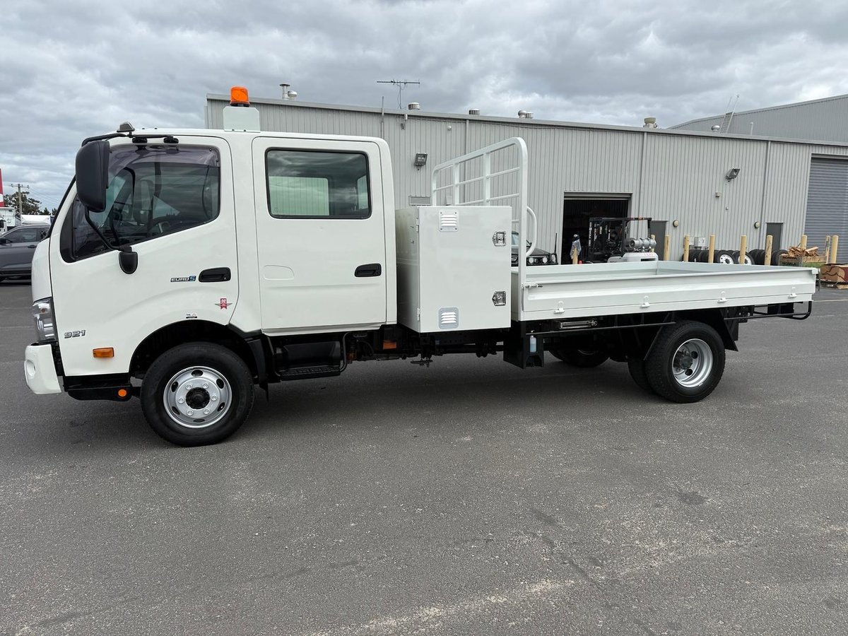 2016 Hino 300 Series 921 image 4
