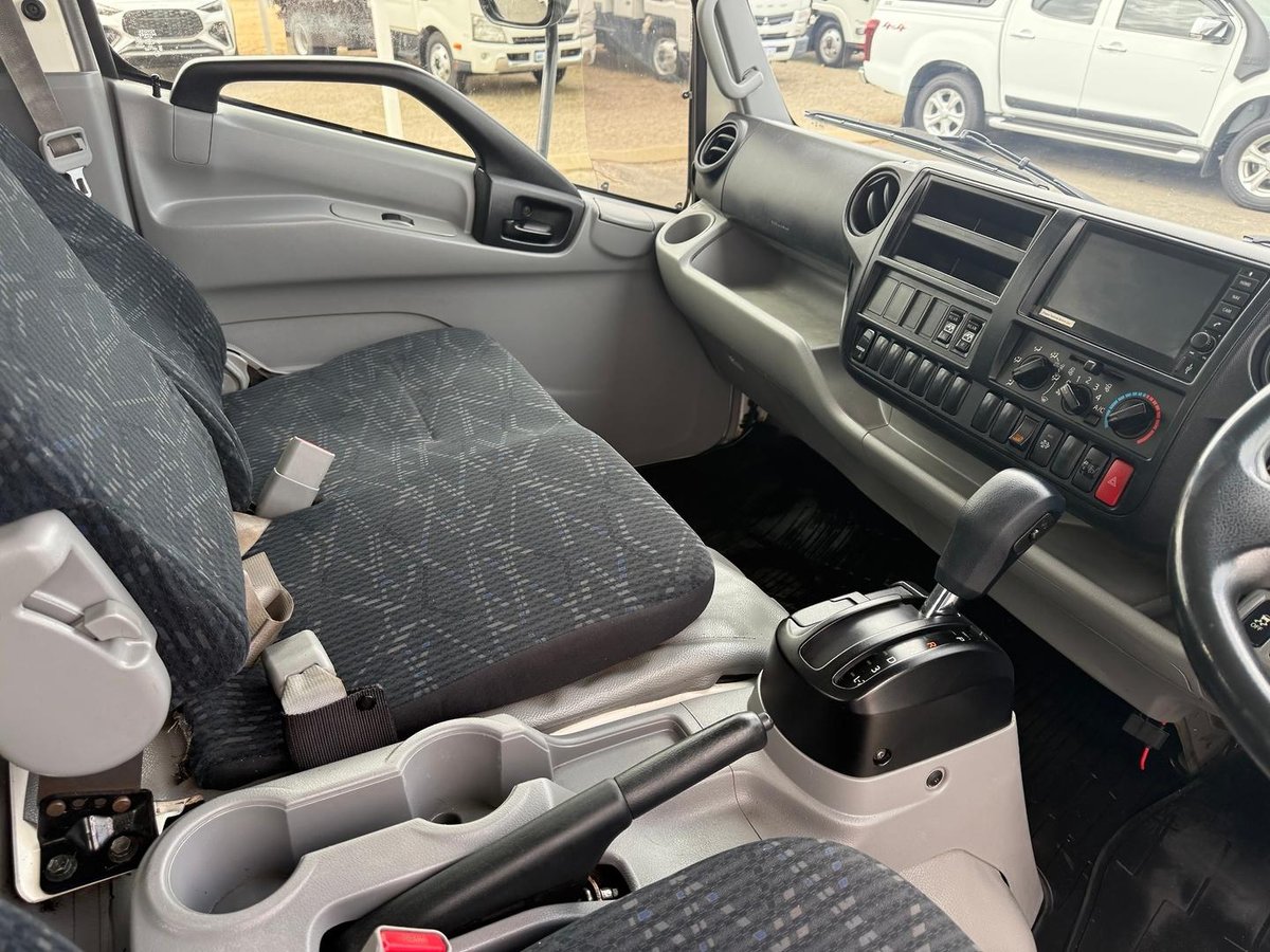 2016 Hino 300 Series 921 image 16