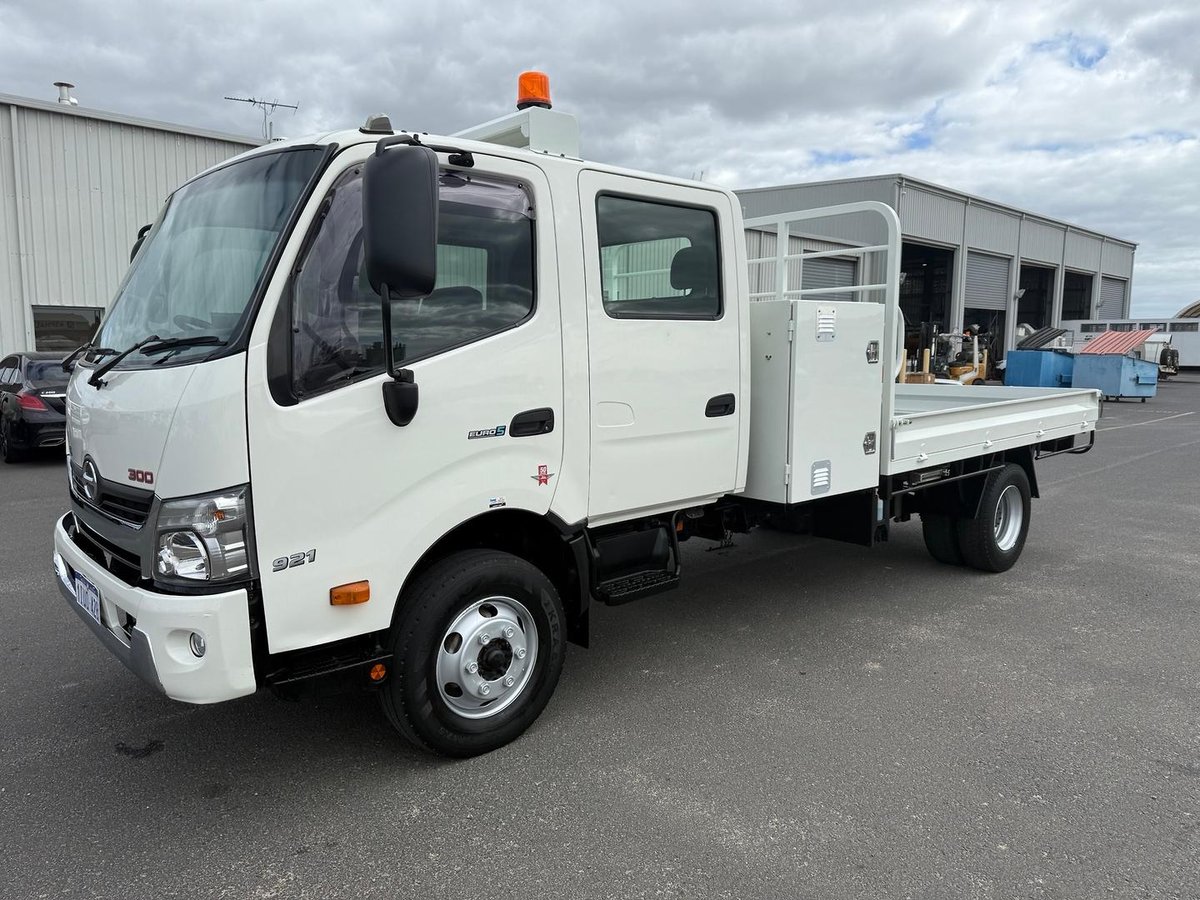 2016 Hino 300 Series 921