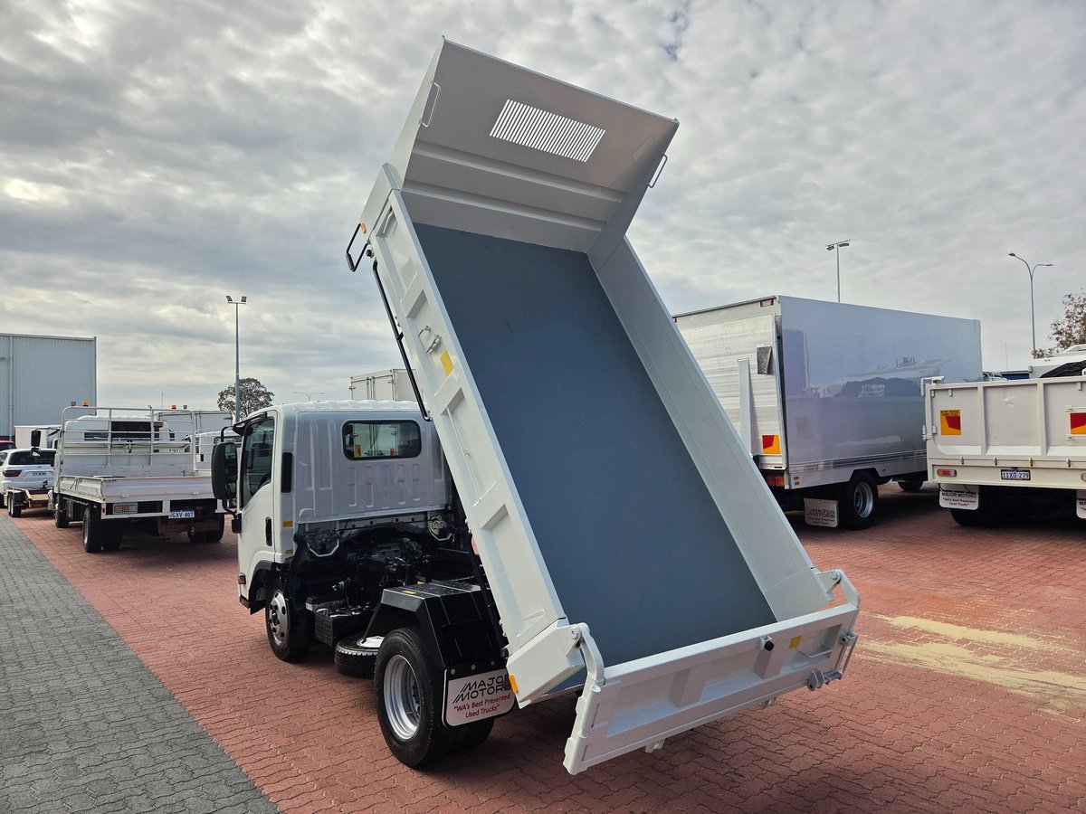 2021 Isuzu Trucks Nmr60-150  3 Ton Tipper image 18