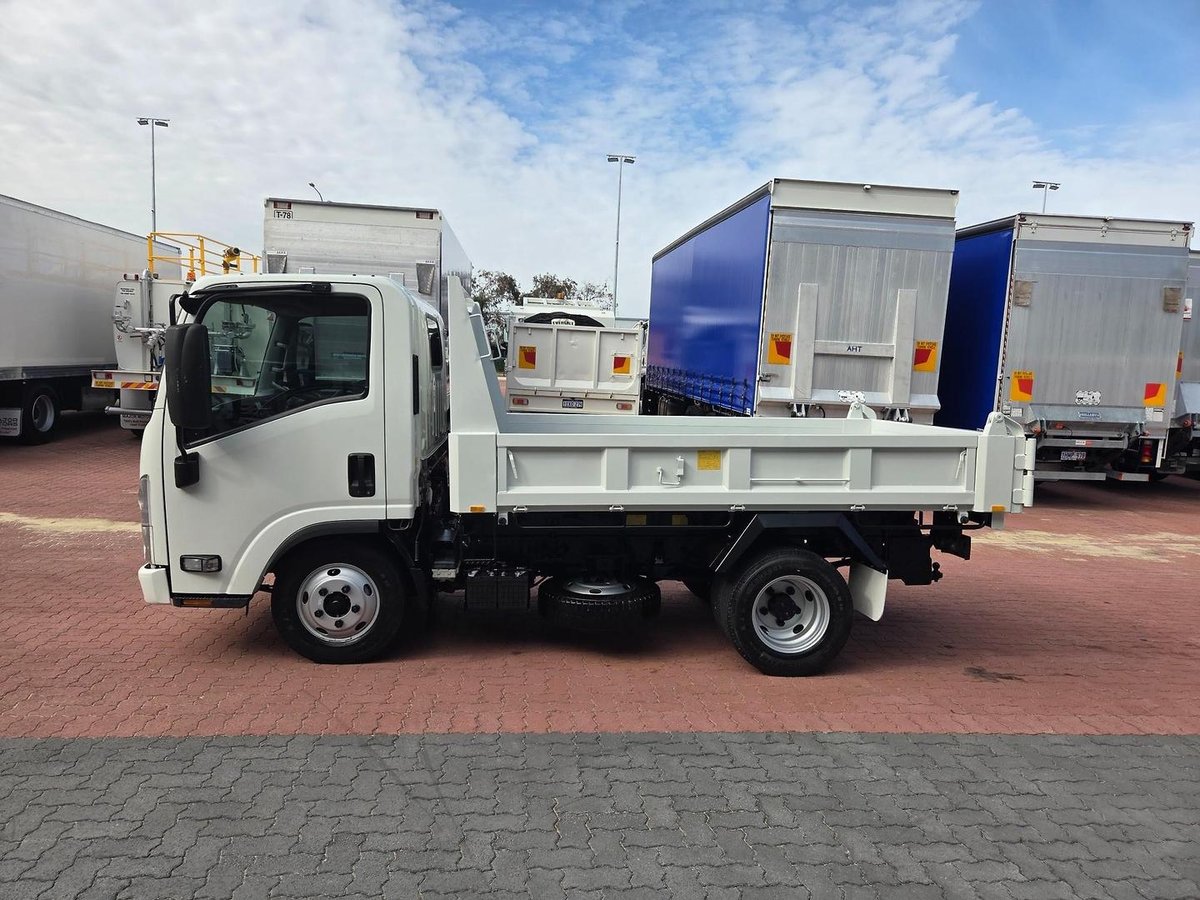 2021 Isuzu Nmr60-150  3 Ton Tipper image 7