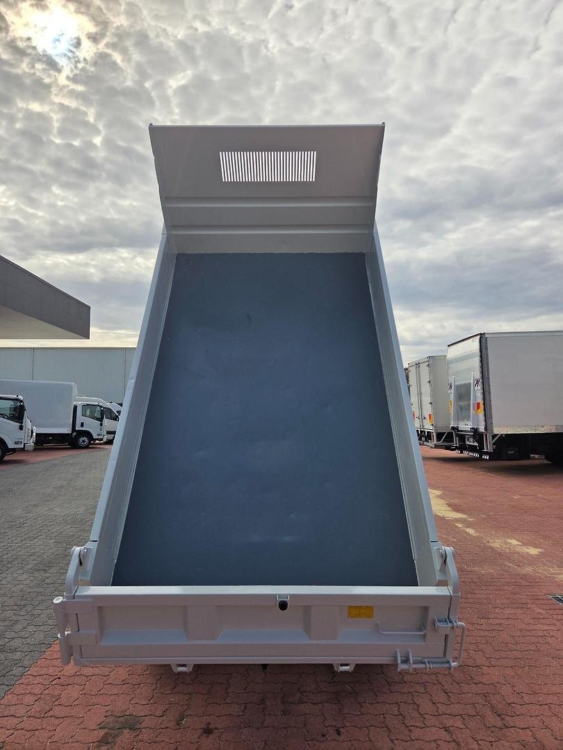 2021 Isuzu Nmr60-150  3 Ton Tipper image 15