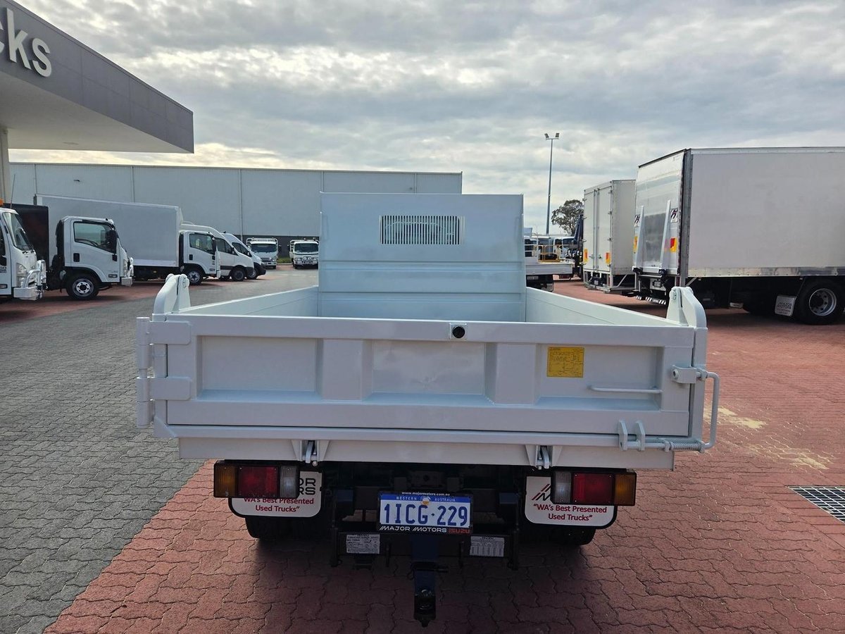 2021 Isuzu Nmr60-150  3 Ton Tipper image 5
