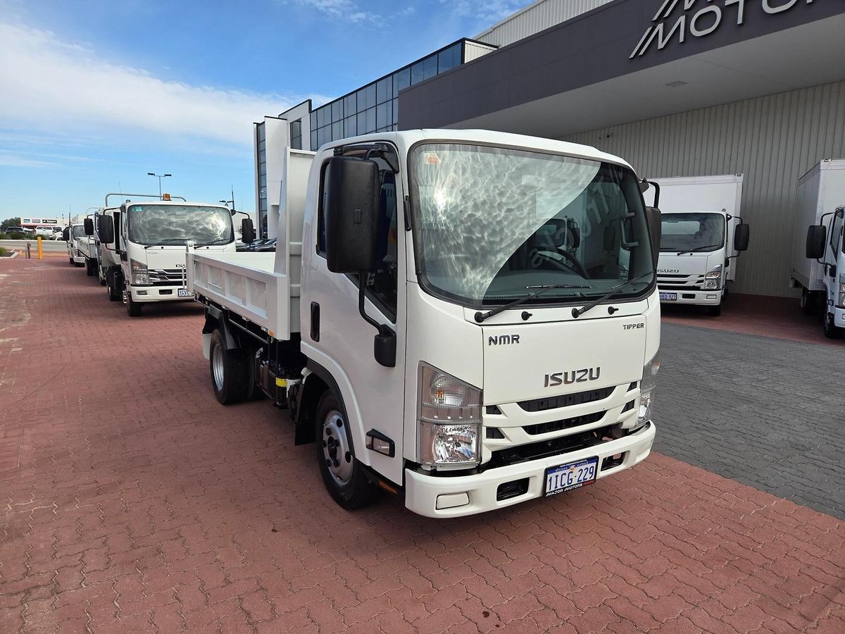 2021 Isuzu Nmr60-150  3 Ton Tipper image 11