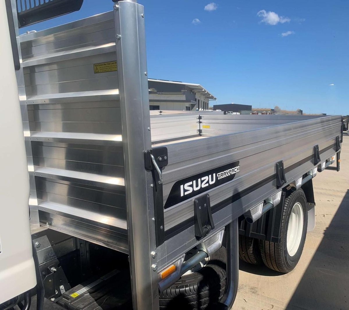 2026 Isuzu Nlr 45-150 Mt D25 Tray image 7