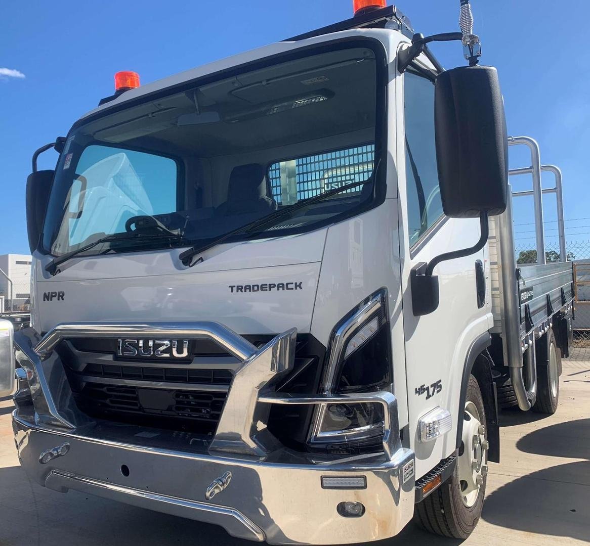2026 Isuzu Npr 45-175 Mt D28 Trade image 3