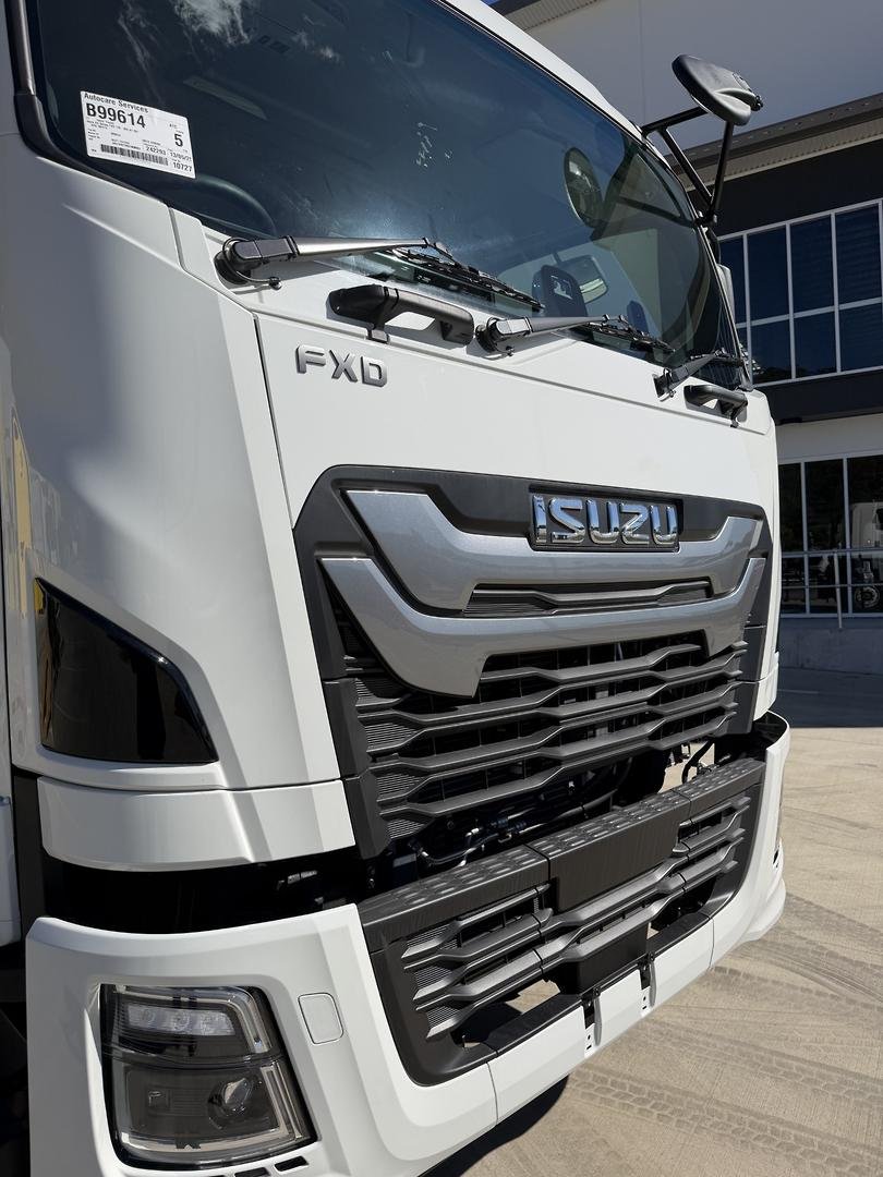 2025 Isuzu F Series image 6