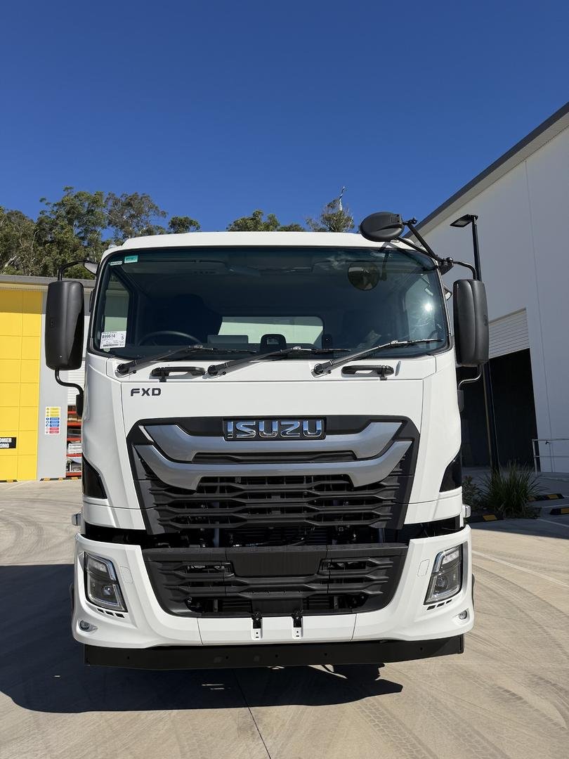 2025 Isuzu F Series image 5