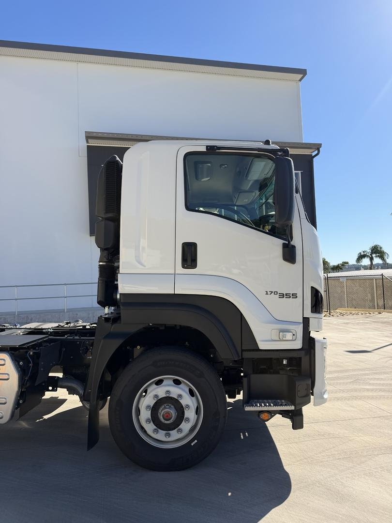 2025 Isuzu F Series image 8