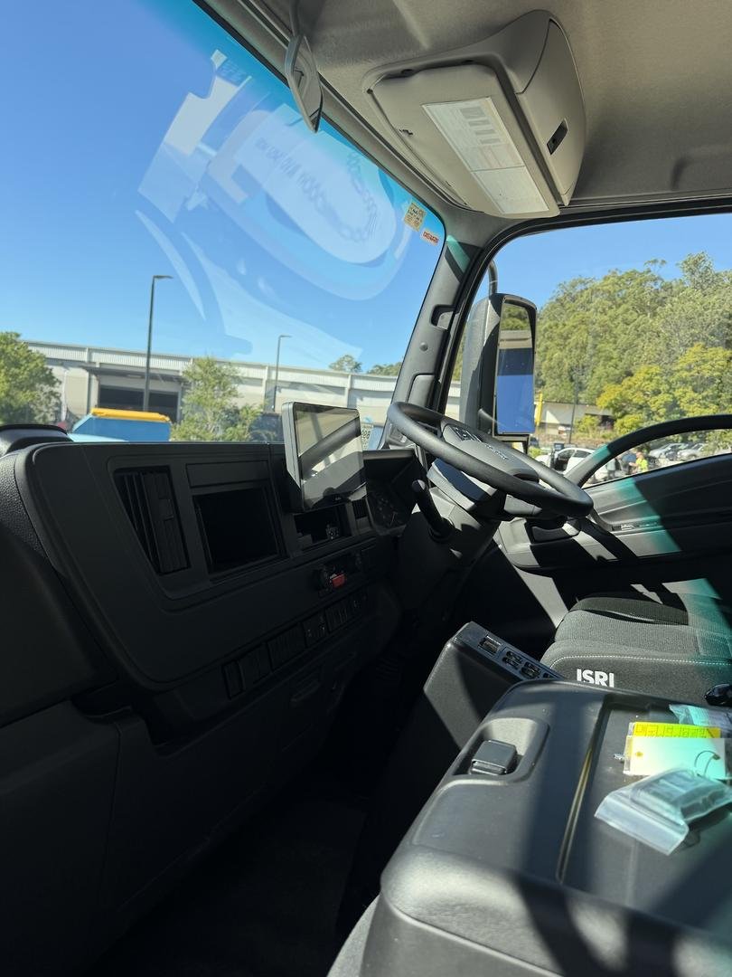 2025 Isuzu F Series image 18