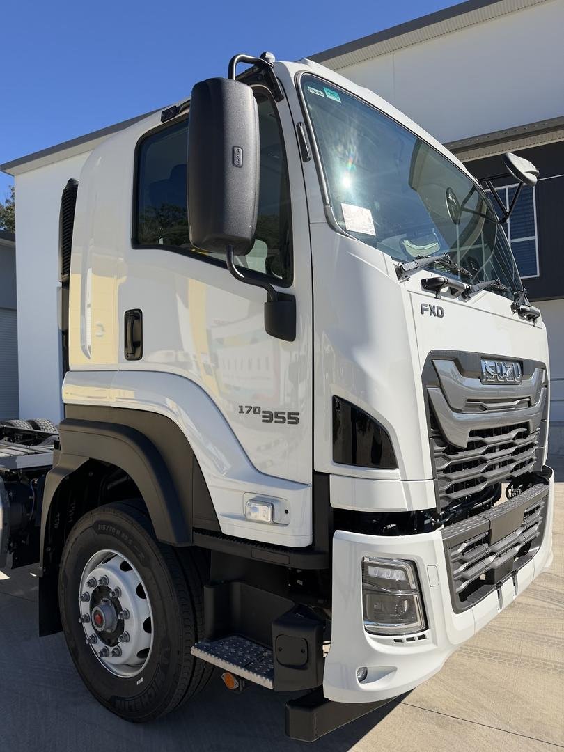 2025 Isuzu F Series image 9