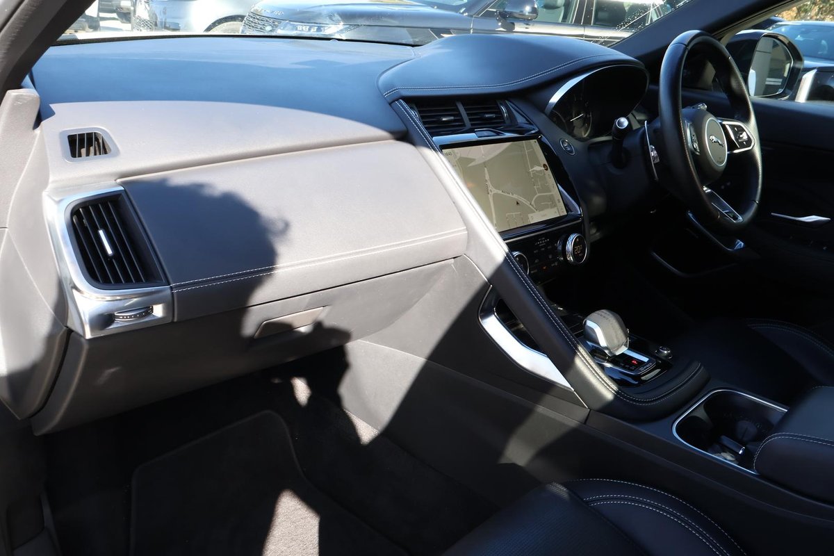 2022 Jaguar E-PACE P250 R-Dynamic SE X540 MY23 AWD image 24