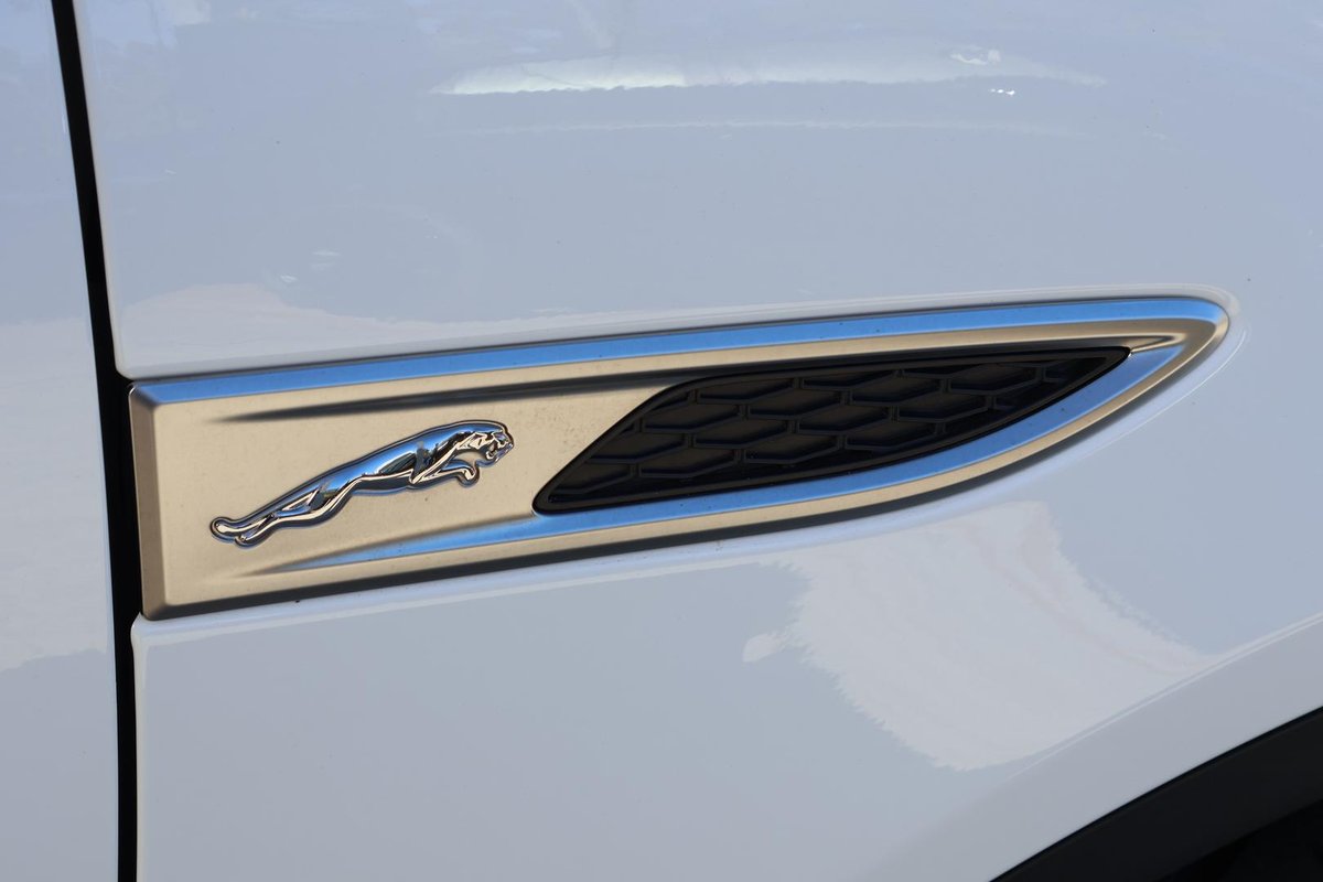 2022 Jaguar E-PACE P250 R-Dynamic SE X540 MY23 AWD image 32