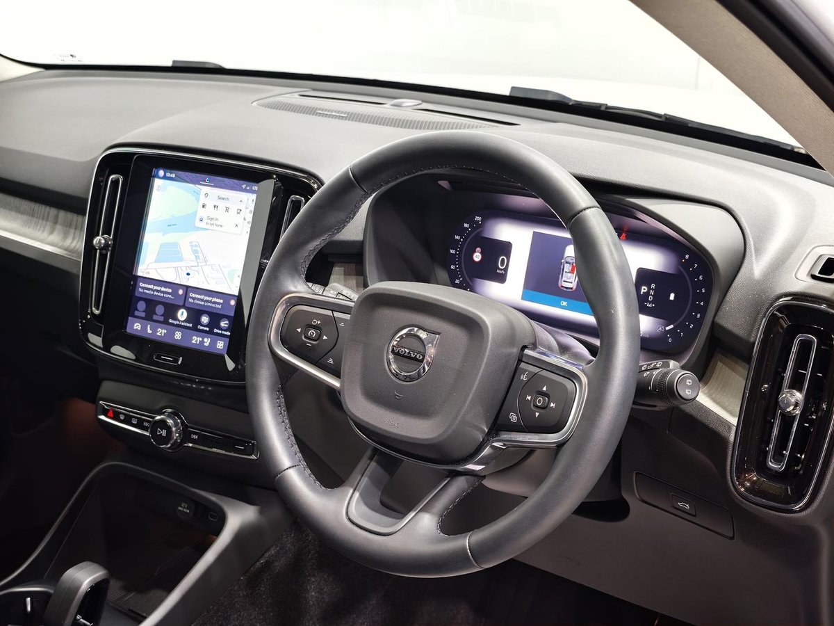 2025 Volvo XC40 Plus B4 MY25 image 10