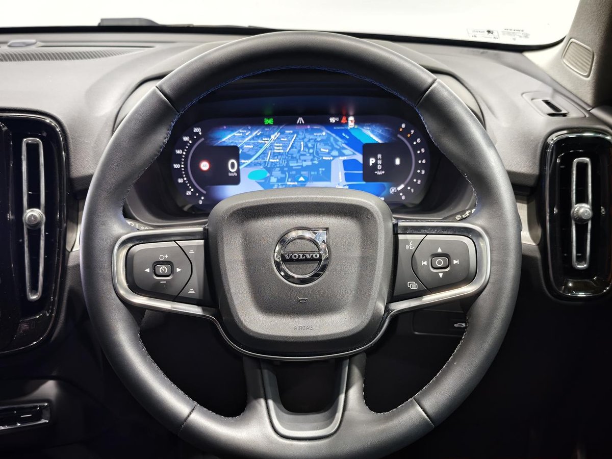 2025 Volvo XC40 Plus B4 MY25 image 11
