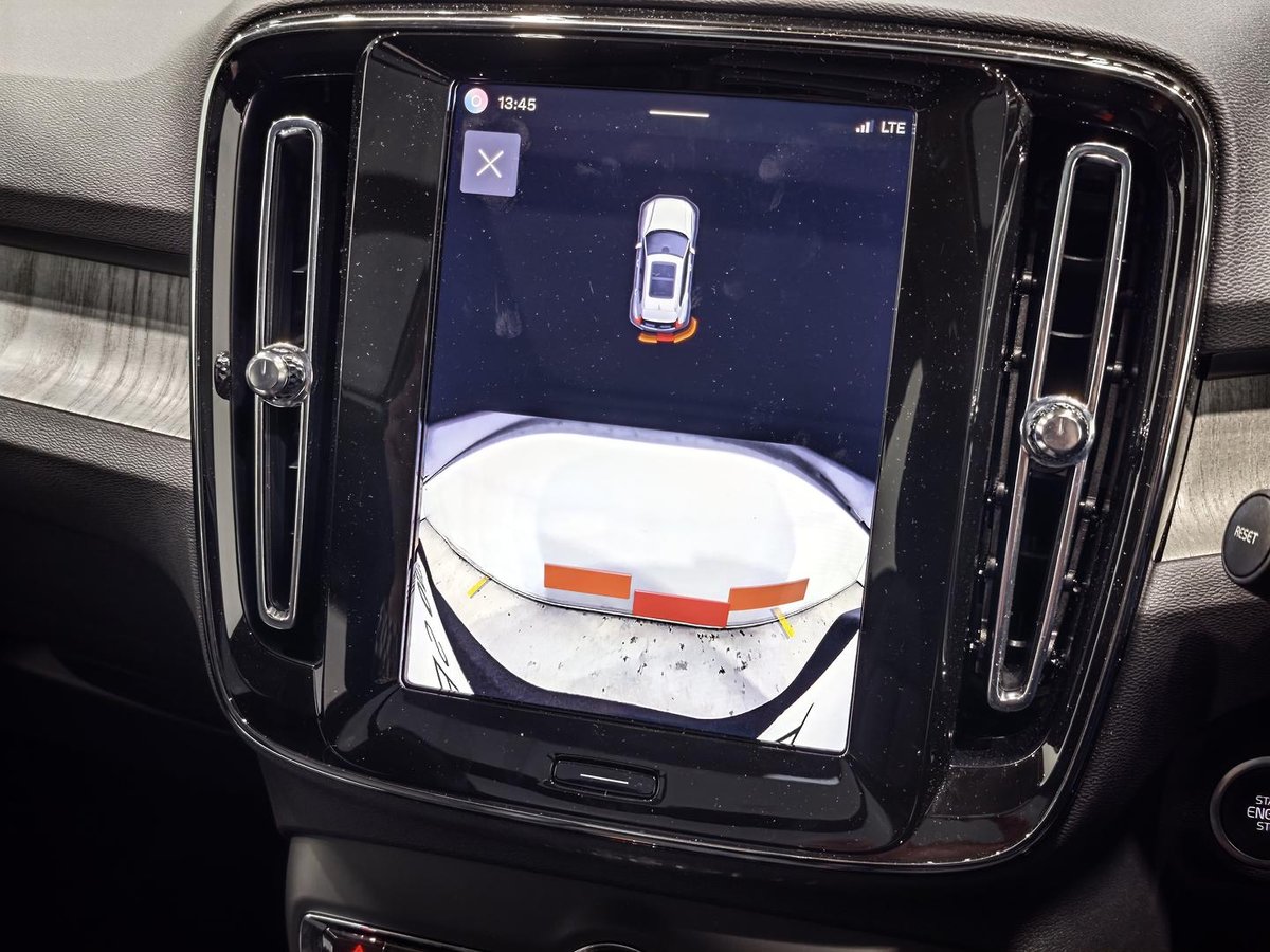 2025 Volvo XC40 Plus B4 MY25 image 14