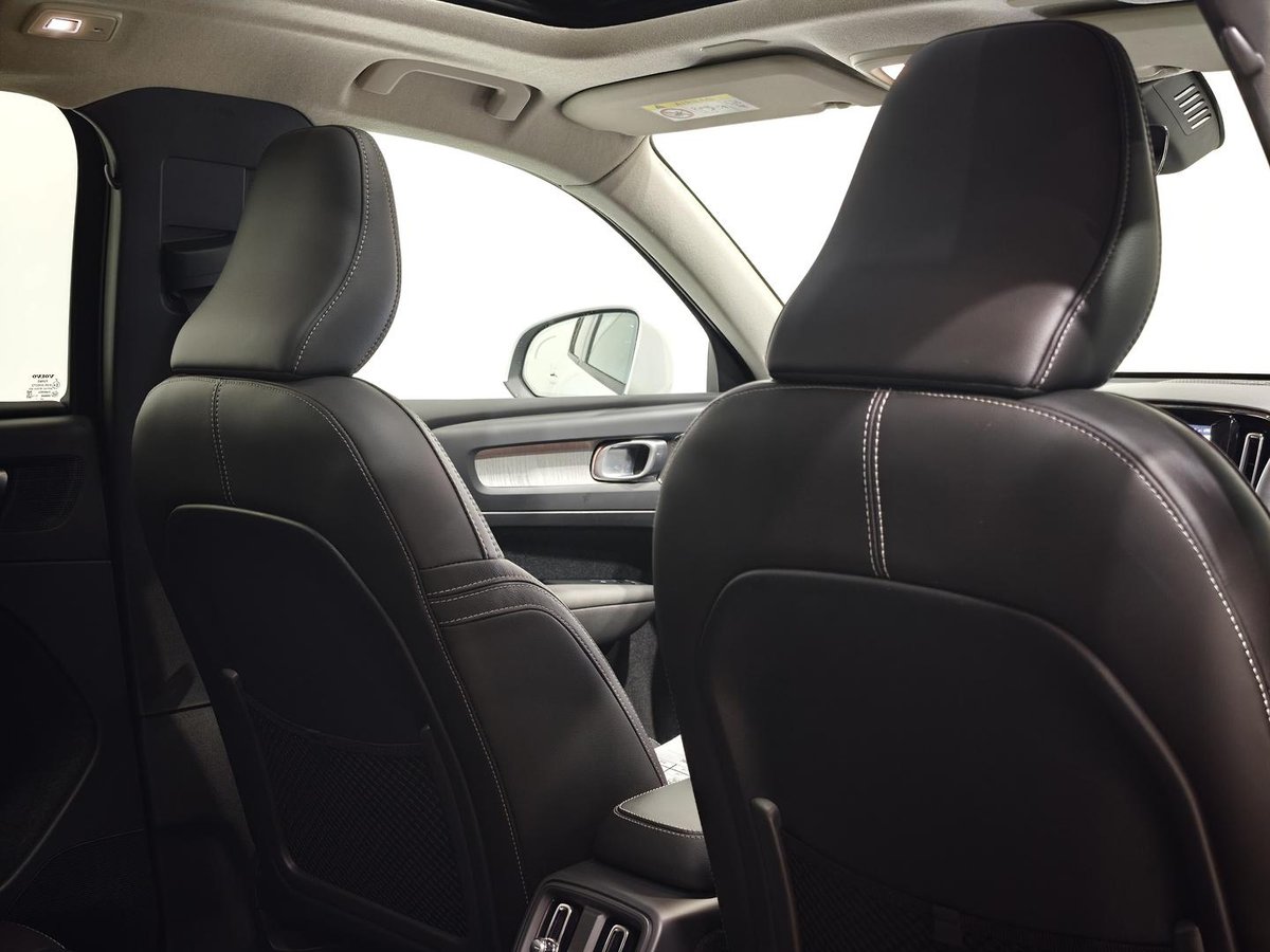 2025 Volvo XC40 Plus B4 MY25 image 24