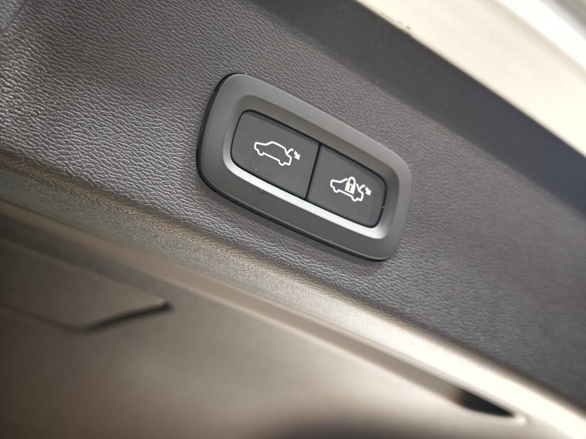 2025 Volvo XC40 Plus B4 MY25 image 26