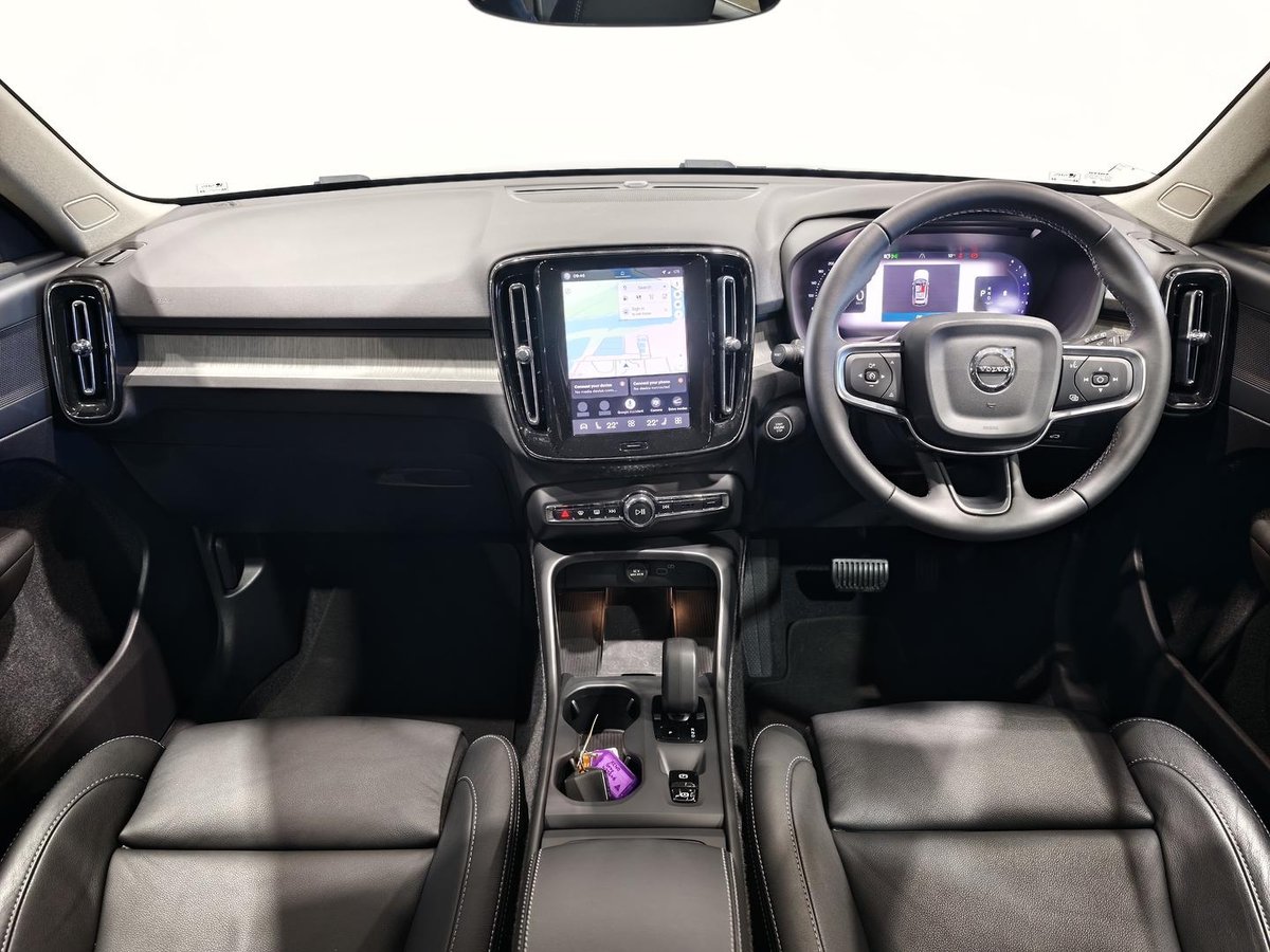 2025 Volvo XC40 Plus B4 MY25 image 18