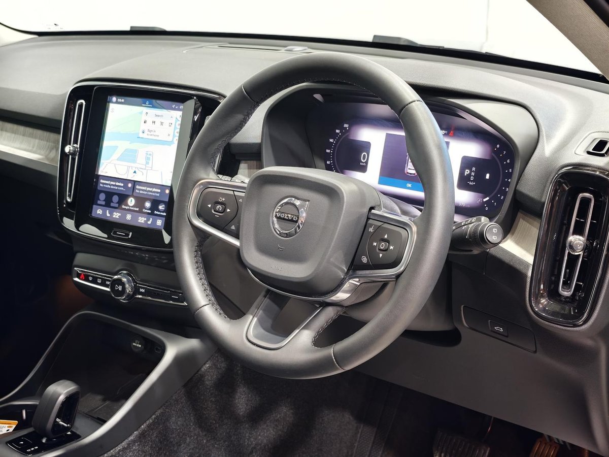 2025 Volvo XC40 Plus B4 MY25 image 9
