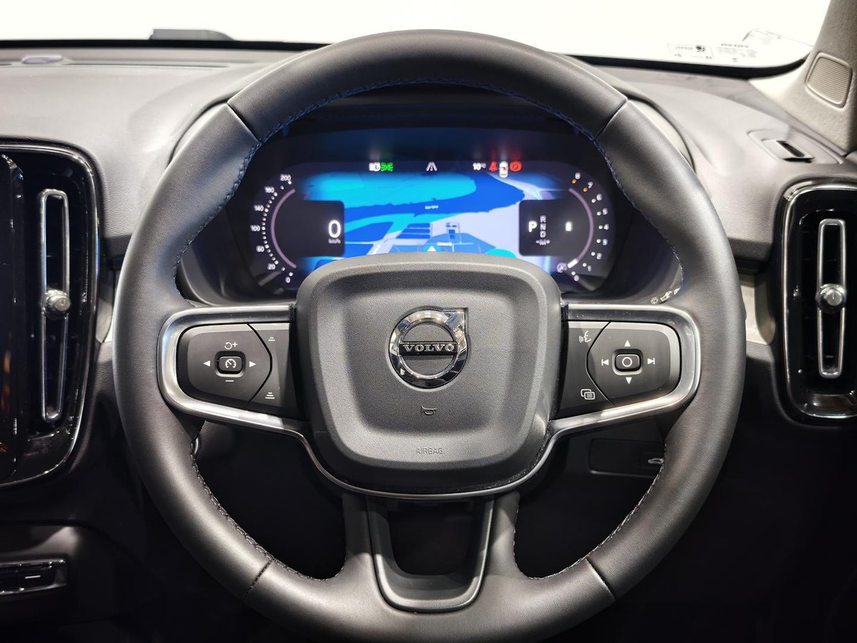 2025 Volvo XC40 Plus B4 MY25 image 8