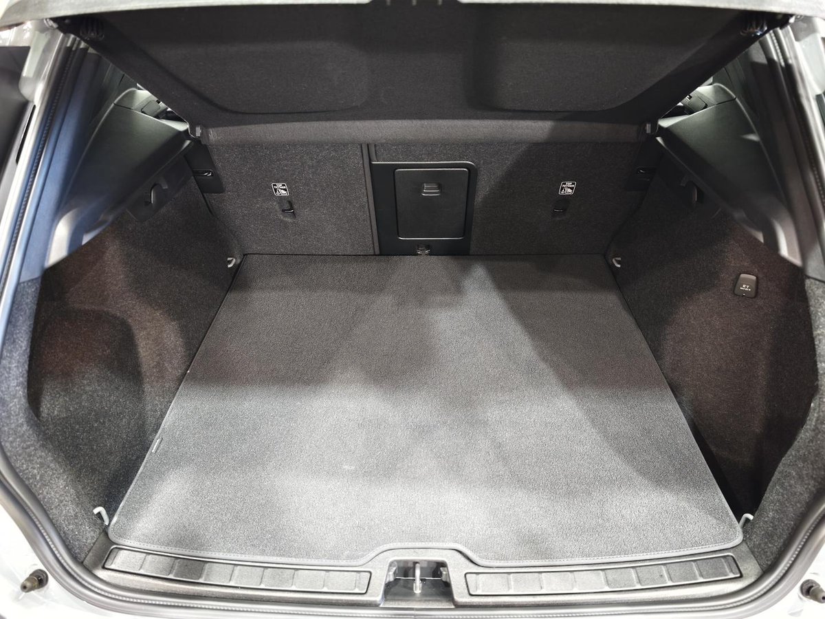 2025 Volvo XC40 Plus B4 MY25 image 21
