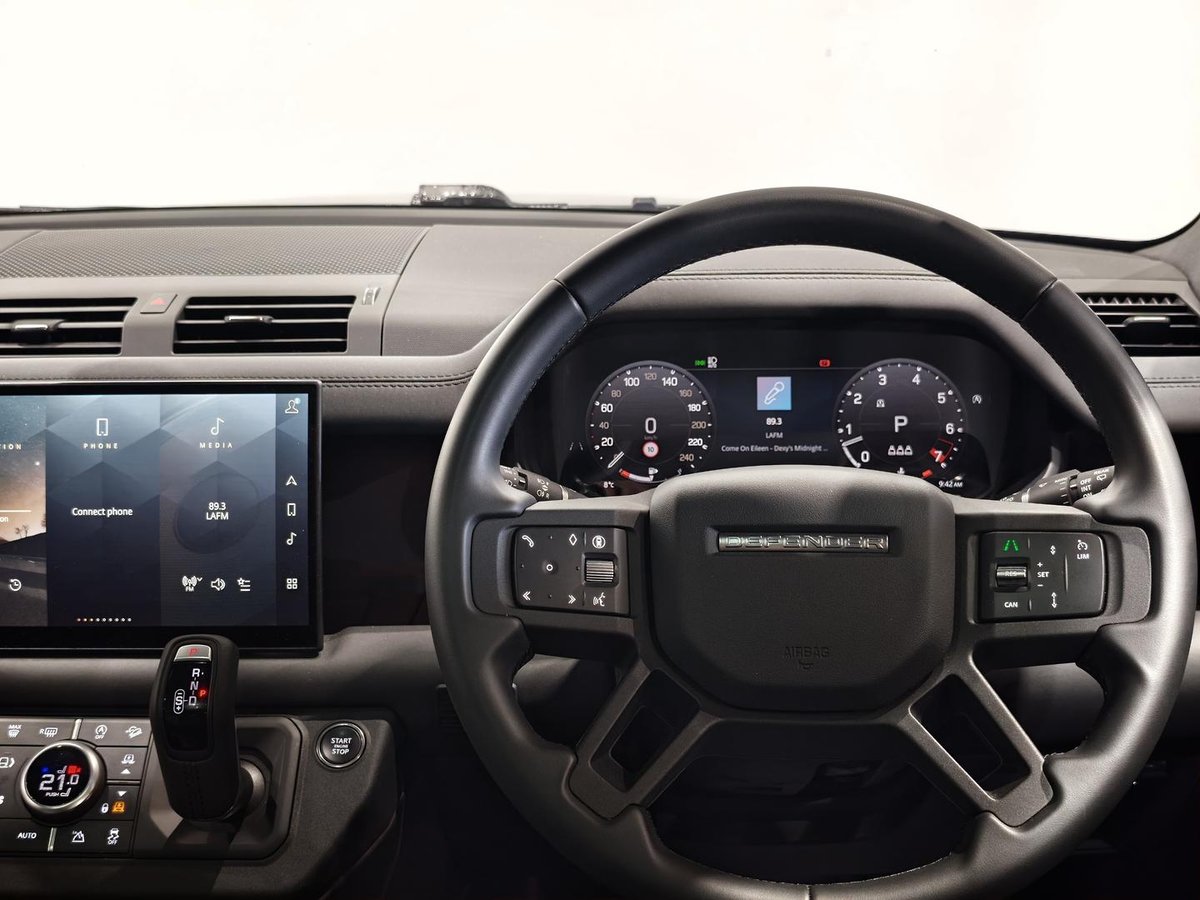 2025 Land Rover Defender 130 P400 X-Dynamic SE L663 MY25.5 AWD image 15
