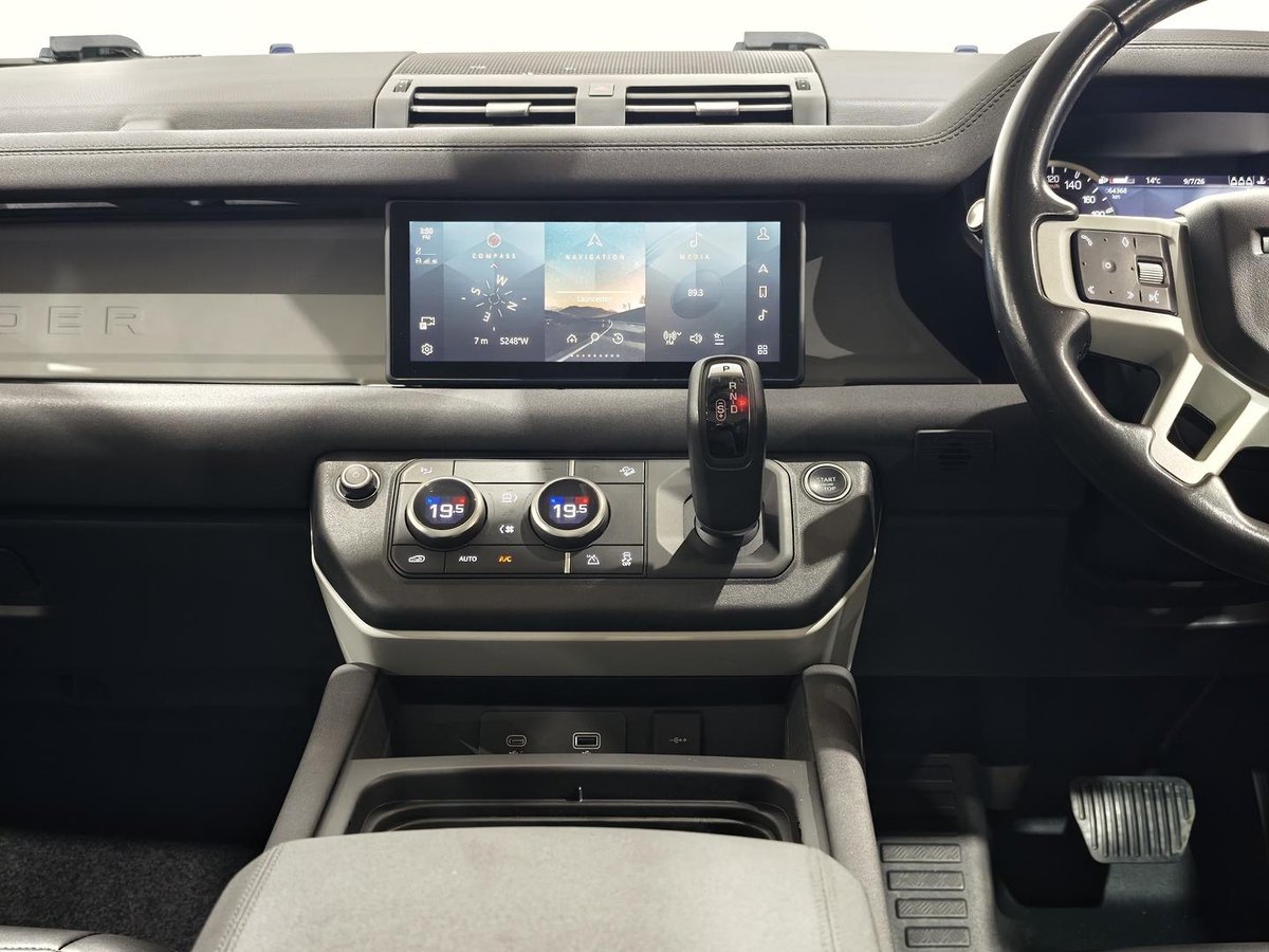2021 Land Rover Defender image 14