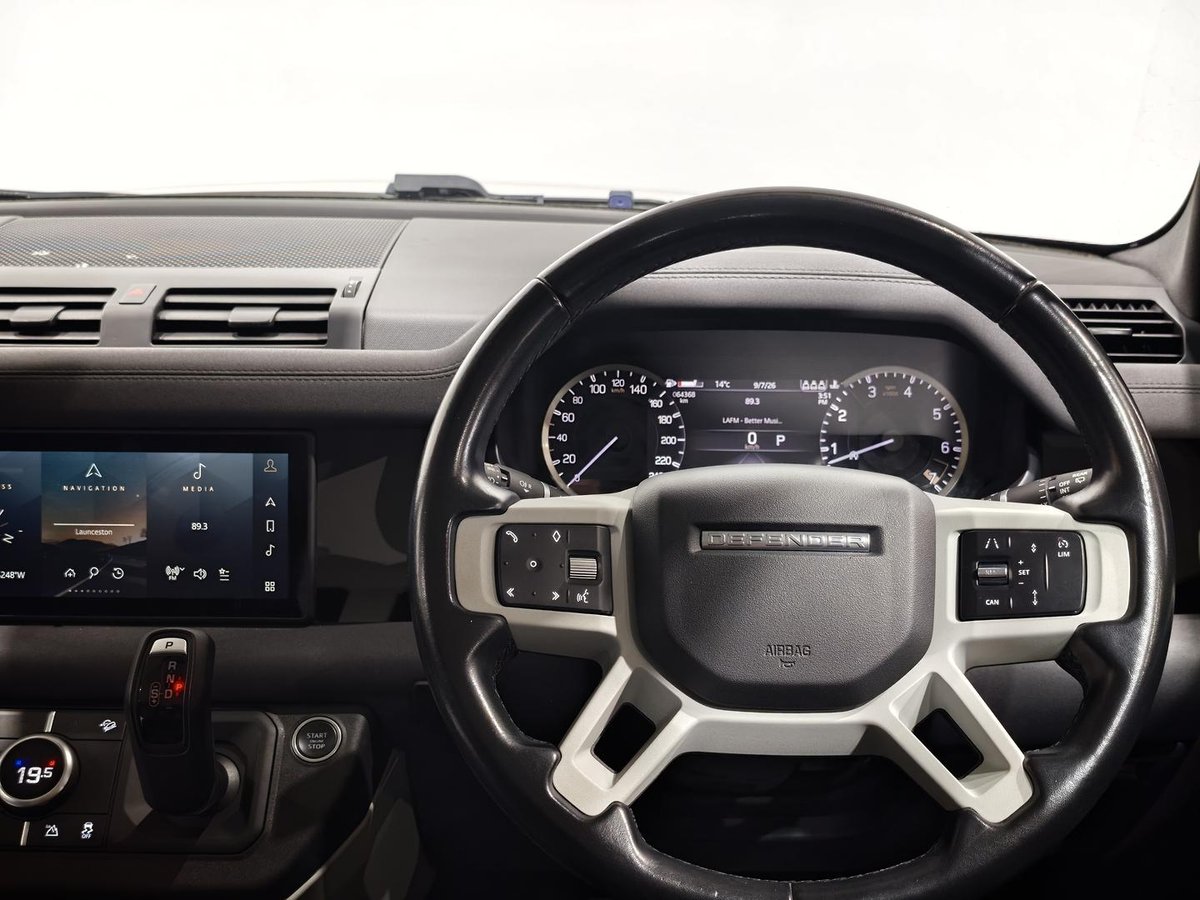 2021 Land Rover Defender image 15