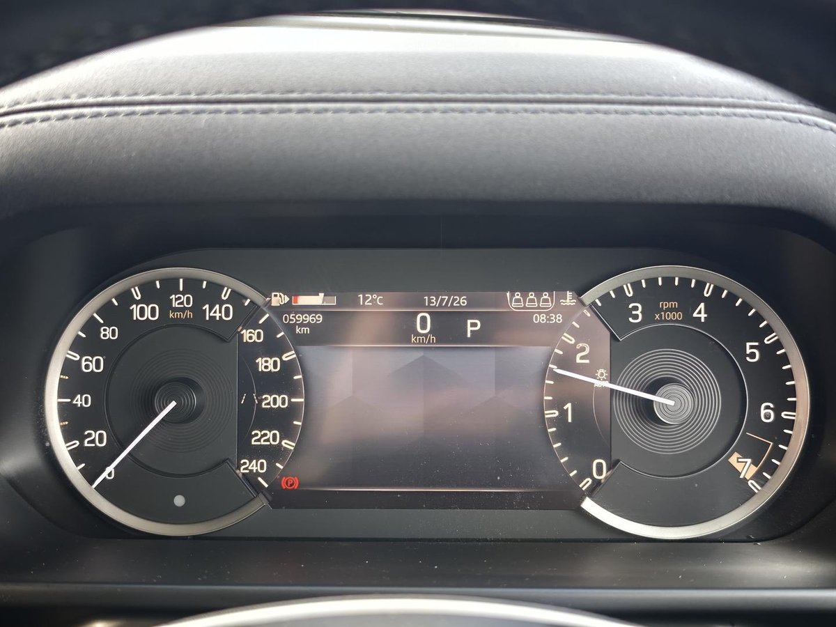 2021 Land Rover Defender image 16
