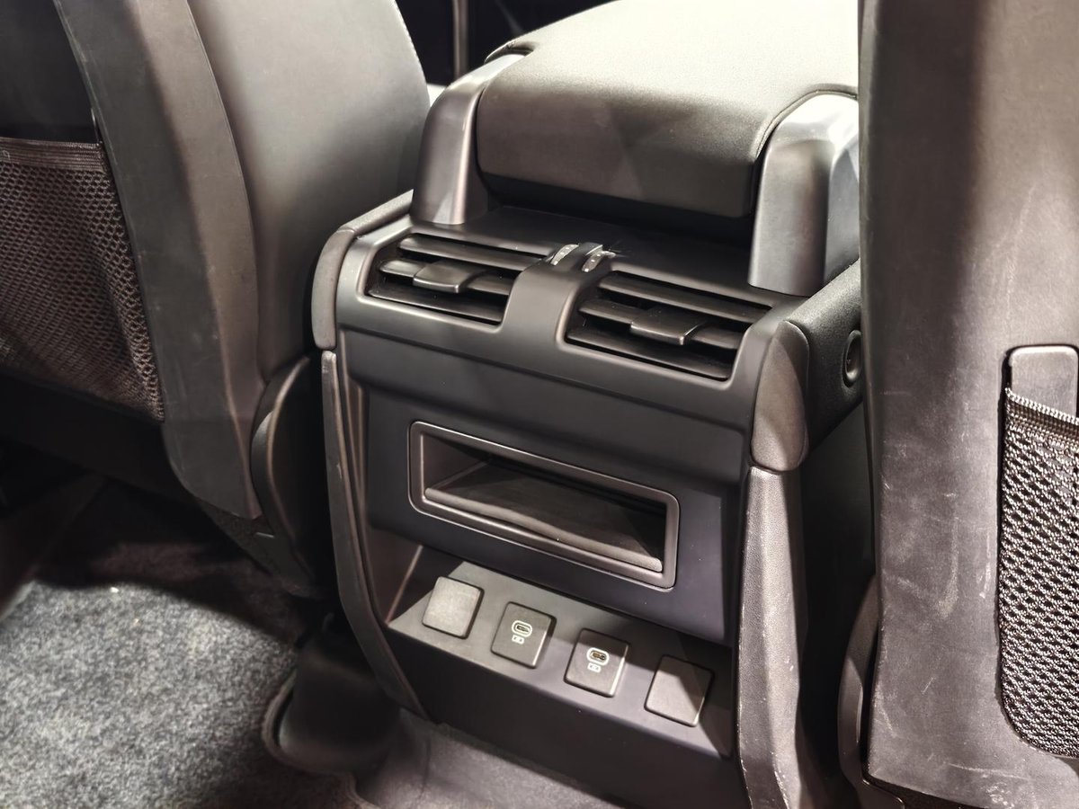 2021 Land Rover Defender image 18