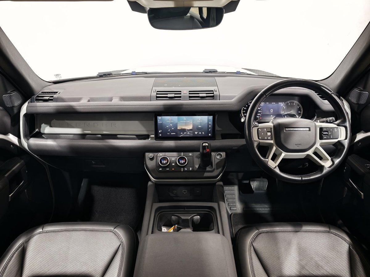 2021 Land Rover Defender image 9
