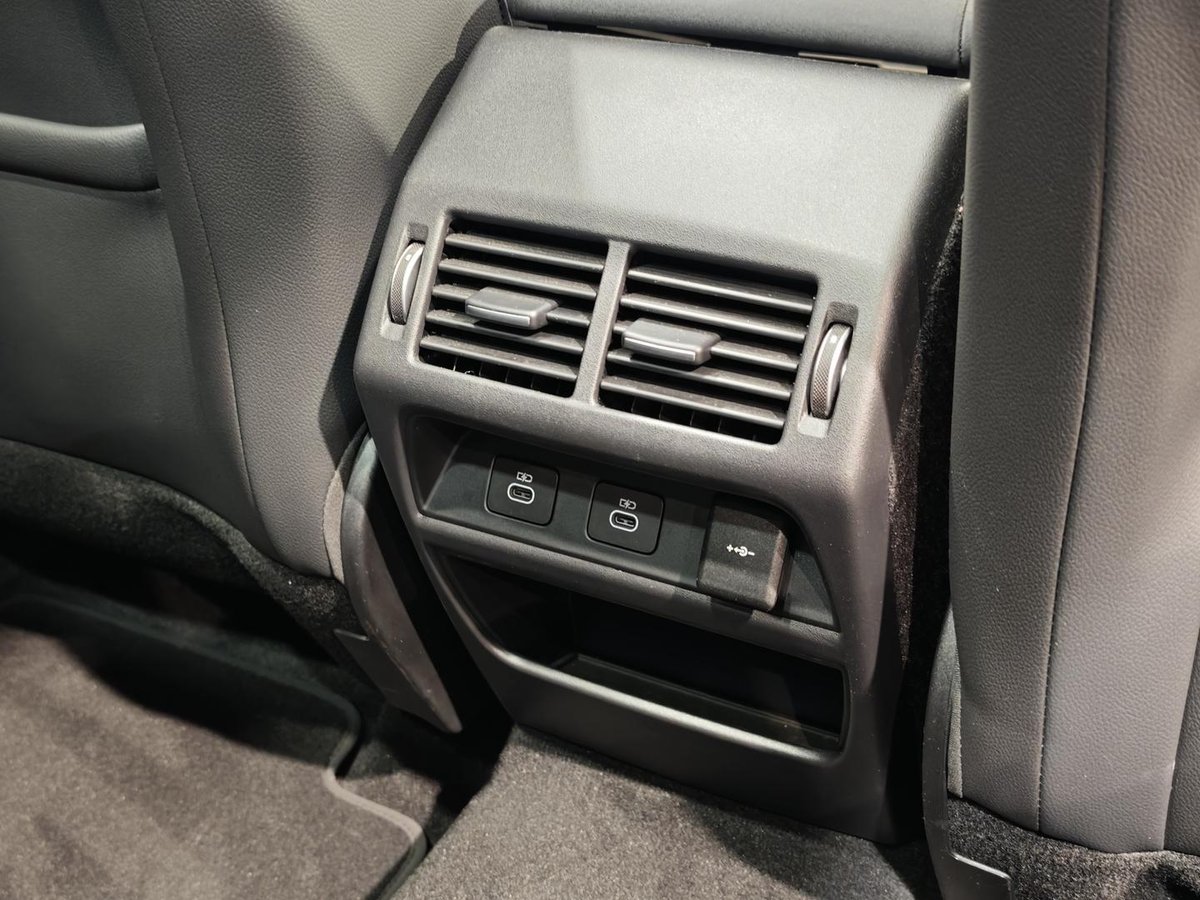 2025 Land Rover Discovery Sport P250 Dynamic SE L550 MY25.5 4X4 Constant image 18
