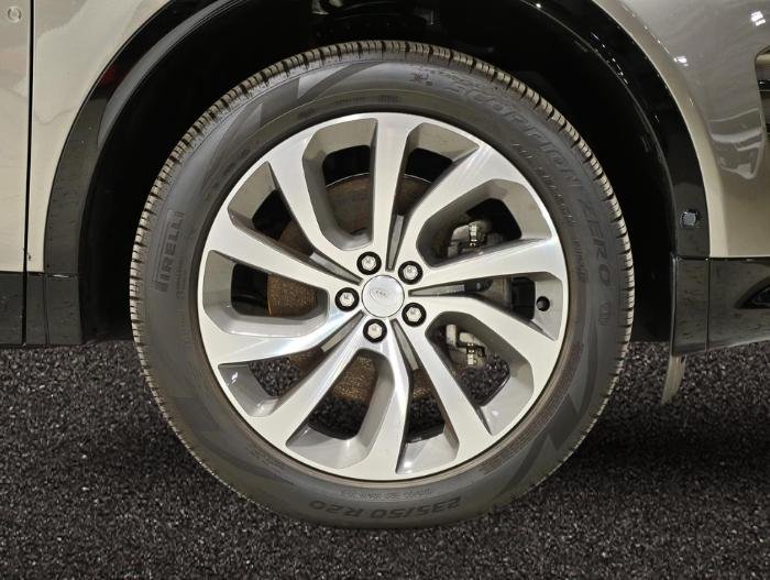 2024 Land Rover Discovery Sport P300e Dynamic SE L550 MY25 4X4 Constant image 8