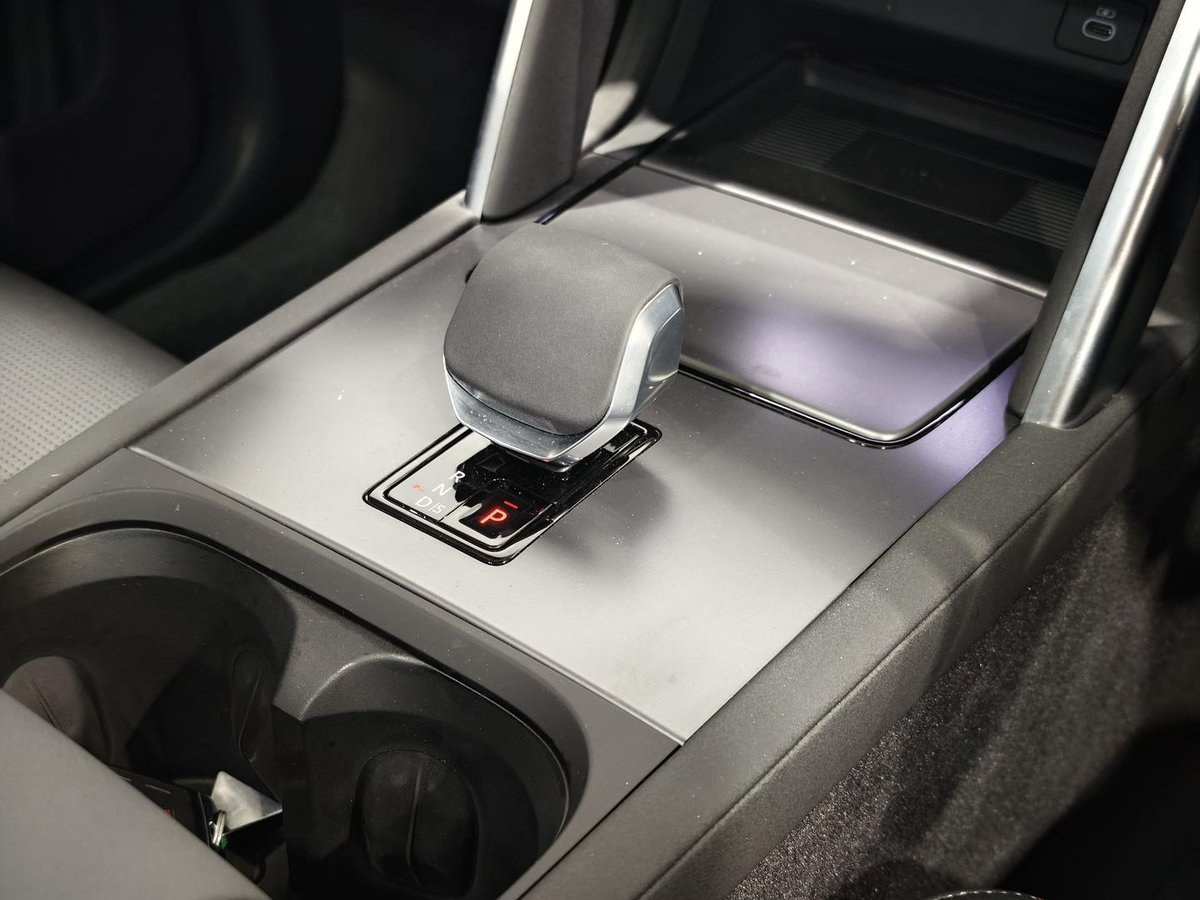 2024 Land Rover Discovery Sport P300e Dynamic SE L550 MY25 4X4 Constant image 13