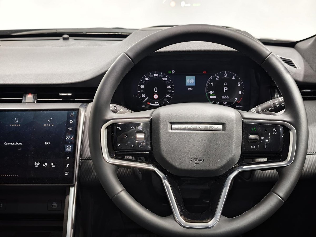 2024 Land Rover Discovery Sport P300e Dynamic SE L550 MY25 4X4 Constant image 15