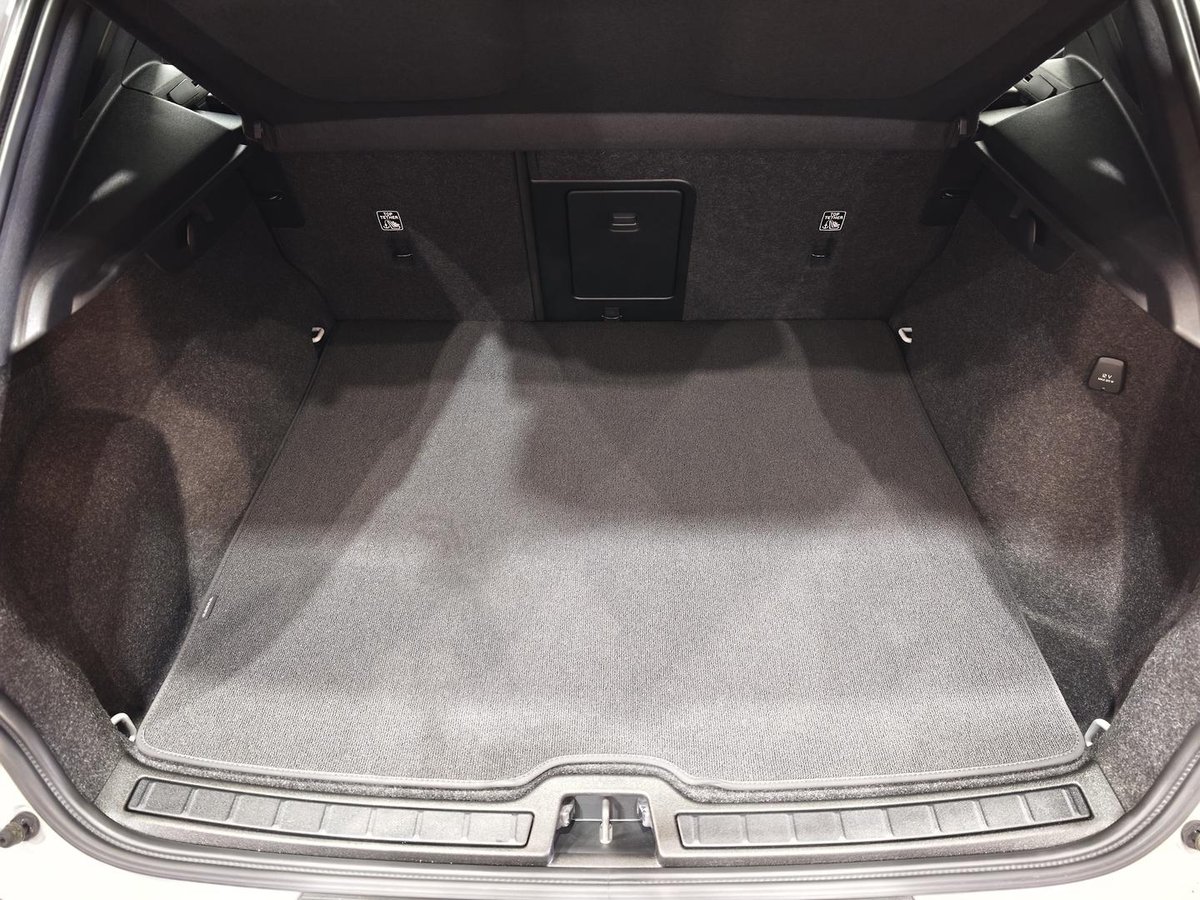 2025 Volvo XC40 Ultra B4 Dark MY25 AWD image 11