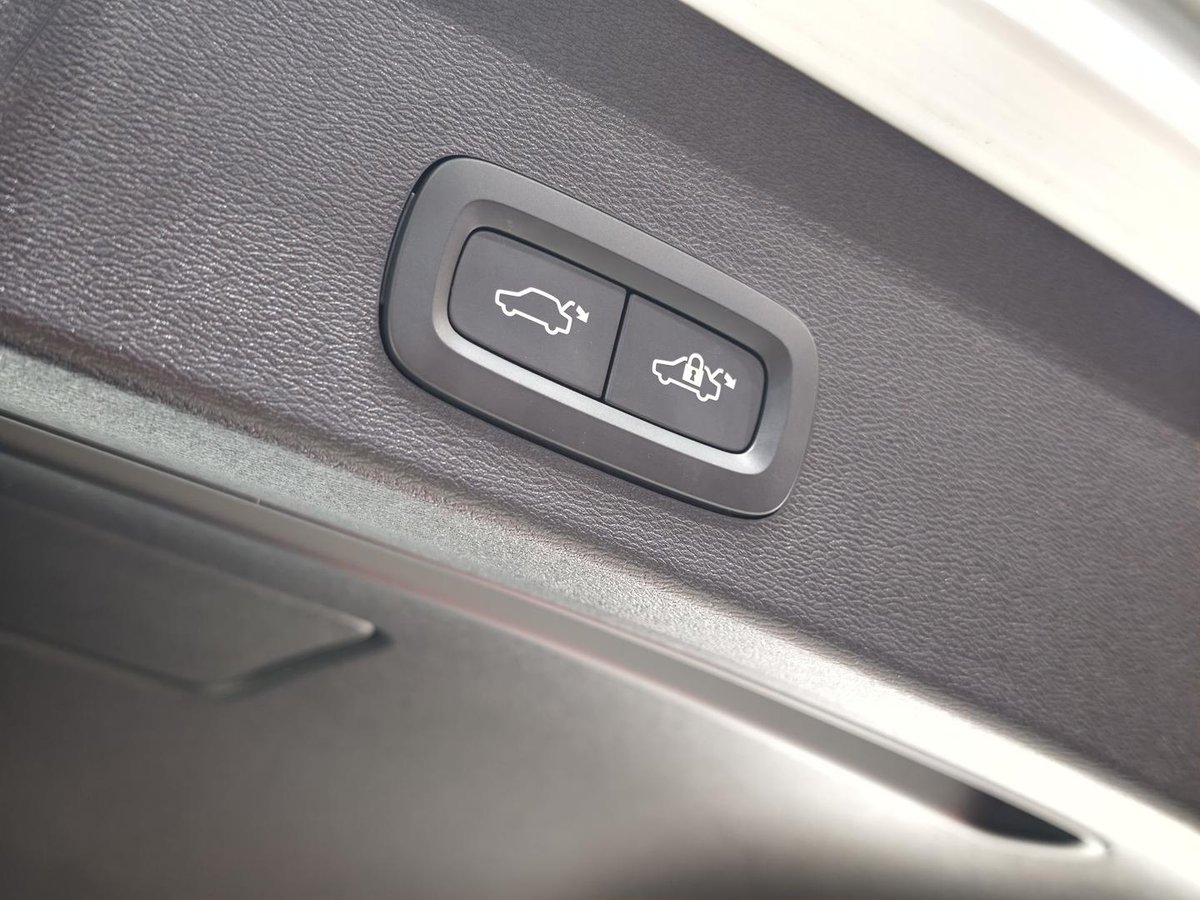 2025 Volvo XC40 Ultra B4 Dark MY25 AWD image 13