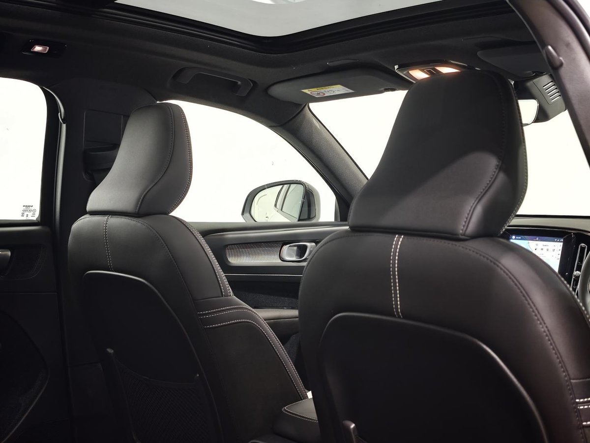 2025 Volvo XC40 Ultra B4 Dark MY25 AWD image 7