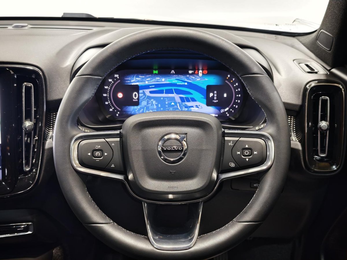 2025 Volvo XC40 Ultra B4 Dark MY25 AWD image 15