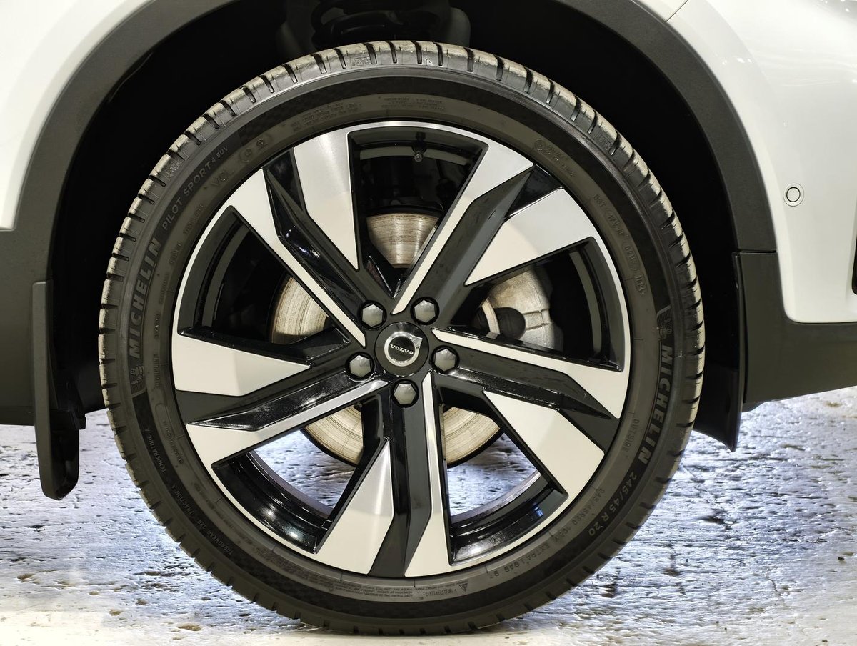 2025 Volvo XC40 Ultra B4 Dark MY25 AWD image 12