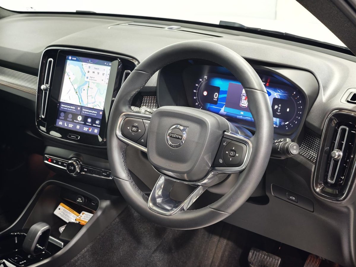2025 Volvo XC40 Ultra B4 Dark MY25 AWD image 14