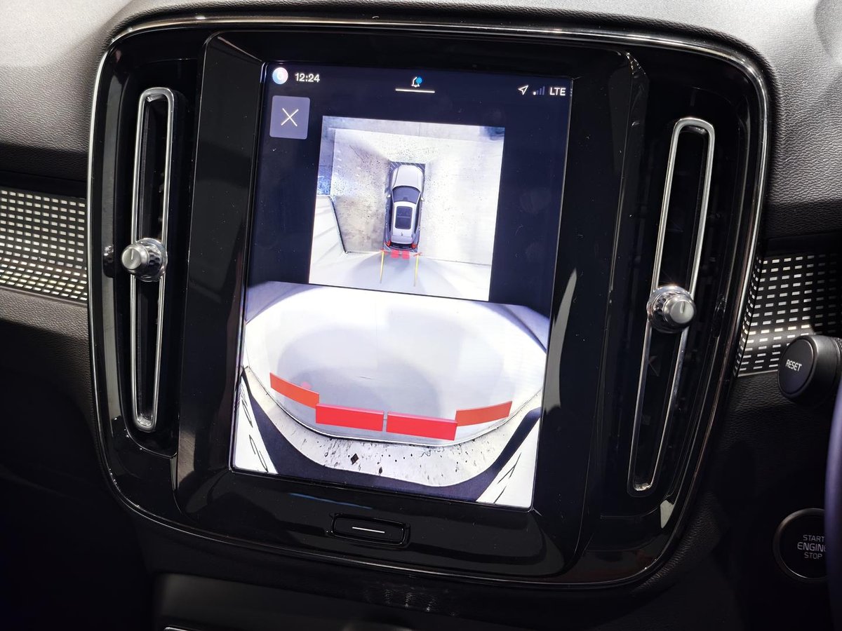 2025 Volvo XC40 Ultra B4 Dark MY25 AWD image 17